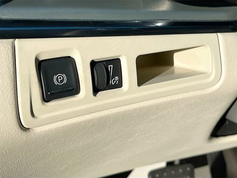 Used 2020 Cadillac XT5 Premium Luxury w/ LPO, Floor Liner Package image 9