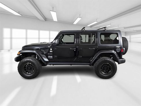 Used 2019 Jeep Wrangler Unlimited Sahara image 3