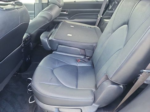 Used 2024 Toyota Grand Highlander AWD image 33