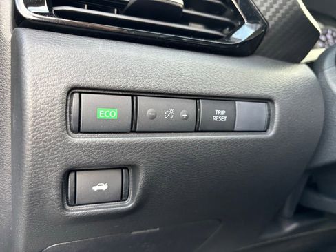 Used 2025 Nissan Sentra SV image 16