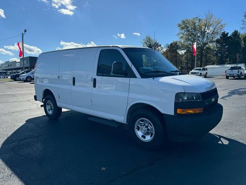 Used 2019 Chevrolet Express 2500 w/ Driver Convenience Package RWD image 4