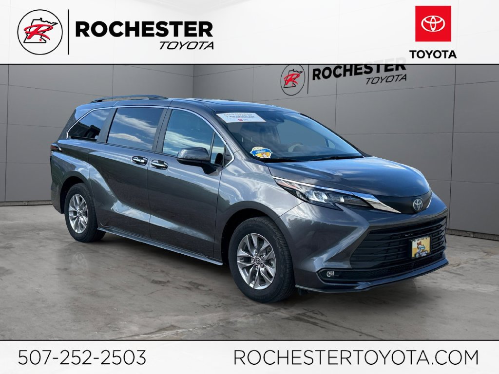 Certified 2025 Toyota Sienna XLE AWD/4WD image 1