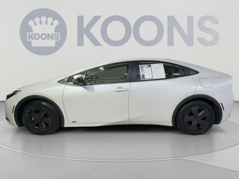 Used 2025 Toyota Prius LE AWD/4WD image 7