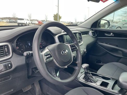 Used 2019 Kia Sorento L image 10