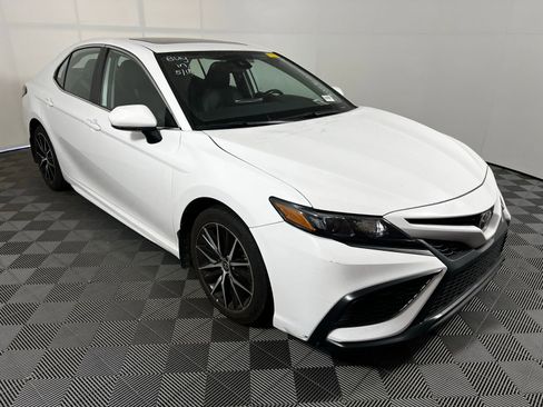 Certified 2023 Toyota Camry SE w/ Cold Weather Package FWD image 3