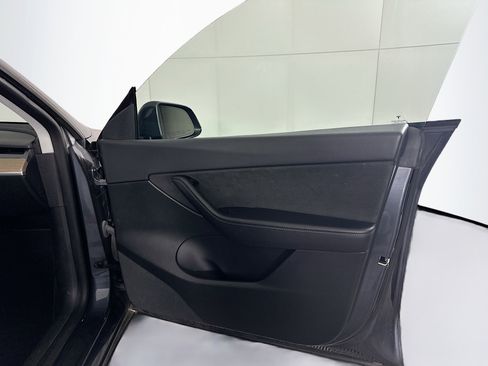 Used 2022 Tesla Model Y Long Range AWD/4WD image 34