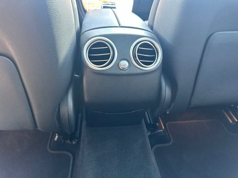 Used 2019 Mercedes-Benz GLC 300 4MATIC image 25