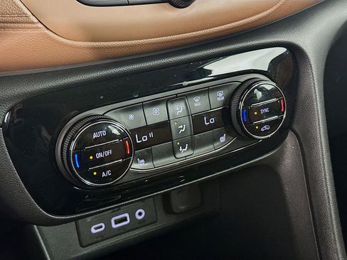 Used 2022 Buick Encore GX Essence w/ Advanced Technology Package FWD image 24