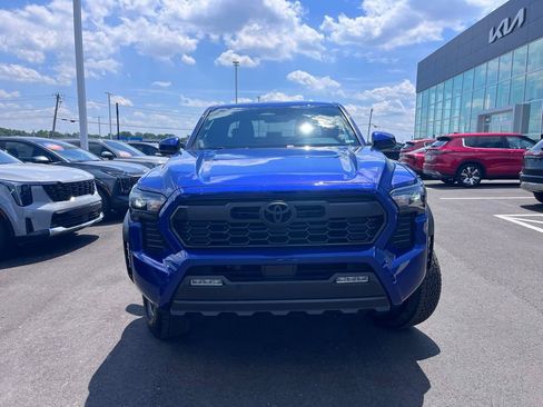 Used 2025 Toyota Tacoma TRD Off-Road AWD/4WD image 10