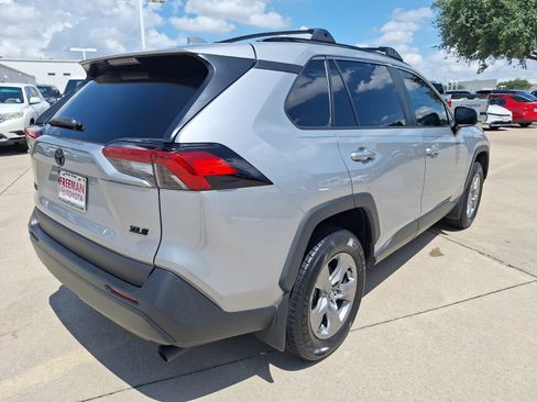 Used 2024 Toyota RAV4 XLE w/ Convenience Package FWD image 6