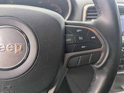 Used 2020 Jeep Grand Cherokee Laredo RWD image 27