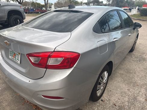 Used 2017 Chevrolet Cruze LS FWD image 4