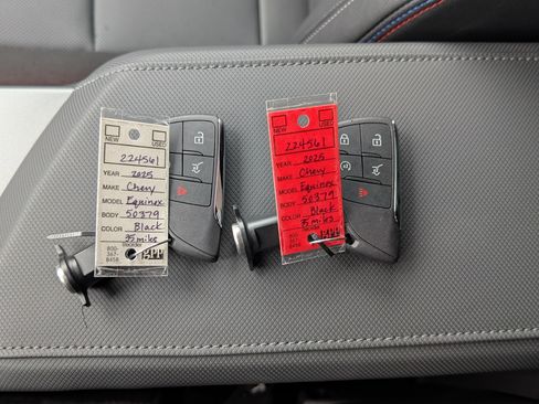 Used 2025 Chevrolet Equinox EV RS image 36