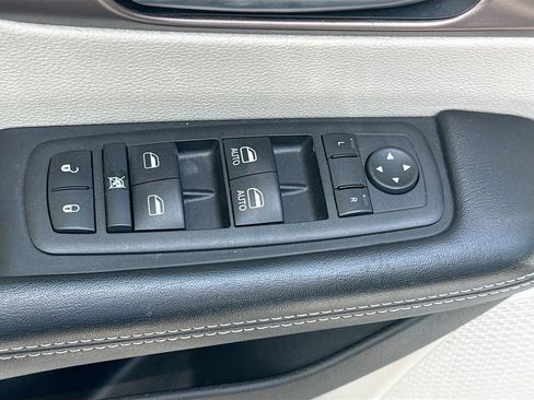 Used 2023 Chrysler Voyager LX FWD image 19