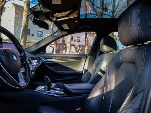 Used 2019 BMW 530e image 9