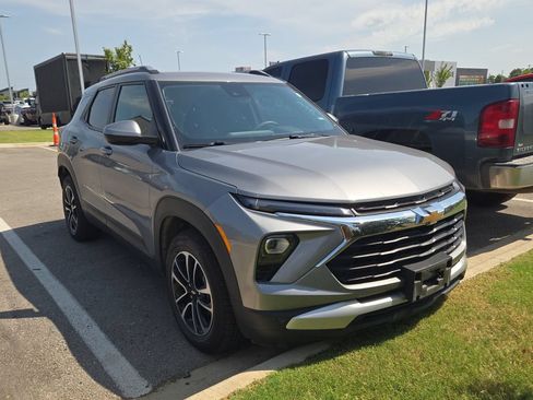 Used 2025 Chevrolet TrailBlazer LT FWD image 4