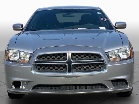 Used 2014 Dodge Charger SE RWD image 4