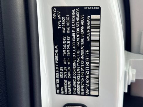 Certified 2026 Porsche Macan AWD/4WD image 35