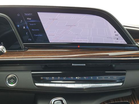 Used 2023 Cadillac Escalade Premium Luxury w/ Performance Package AWD/4WD image 32