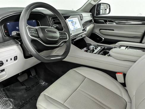 Used 2022 Jeep Wagoneer Series II AWD/4WD image 15