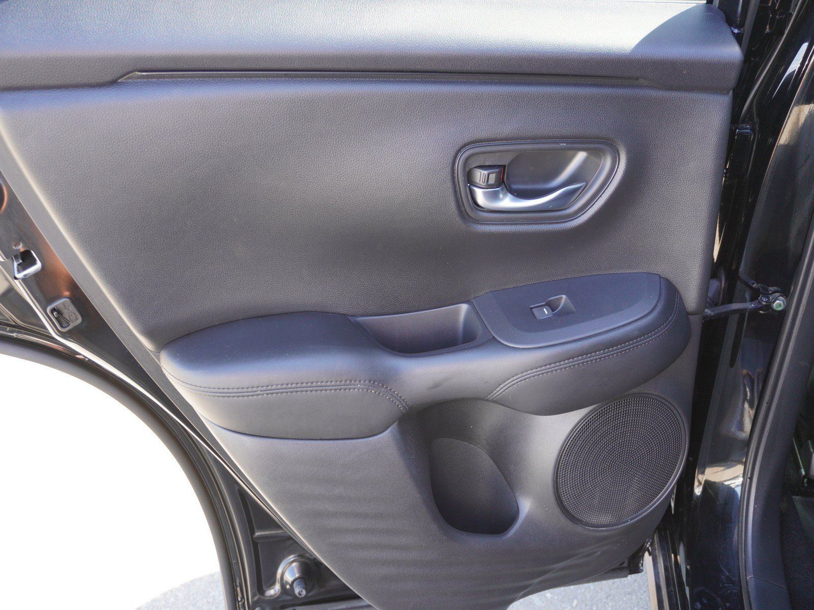 Used 2025 Honda HR-V LX image 11