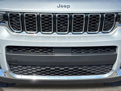 Certified 2023 Jeep Grand Cherokee L Limited AWD/4WD image 24