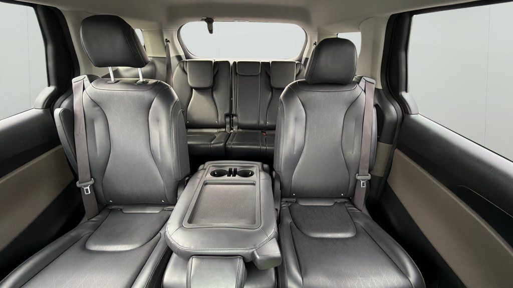 Used 2025 Kia Carnival FWD image 12
