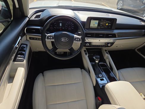 Used 2020 Kia Telluride SX w/ Towing Package FWD image 8
