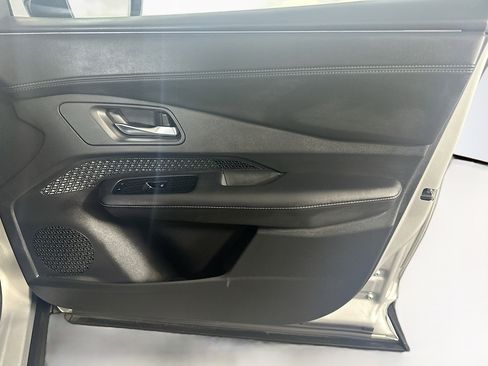 Used 2023 Nissan Ariya FWD image 33