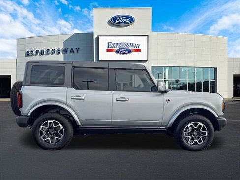 Used 2024 Ford Bronco Outer Banks image 5