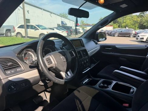 Used 2014 Dodge Grand Caravan SXT w/ UConnect Hands-Free Group FWD image 9