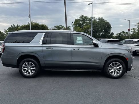 Used 2023 Chevrolet Suburban Premier w/ Advanced Technology Package AWD/4WD image 4