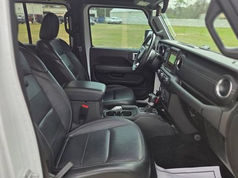 Used 2022 Jeep Wrangler Unlimited Sahara w/ Cold Weather Group image 15