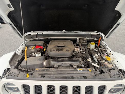Used 2022 Jeep Wrangler Unlimited Sahara w/ Cold Weather Group AWD/4WD image 18