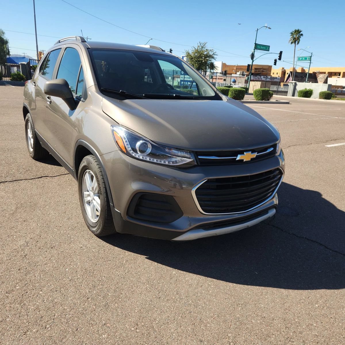 Used 2021 Chevrolet Trax LT w/ LT Convenience Package FWD image 3