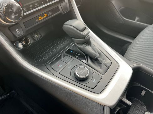 Used 2025 Toyota RAV4 LE image 40