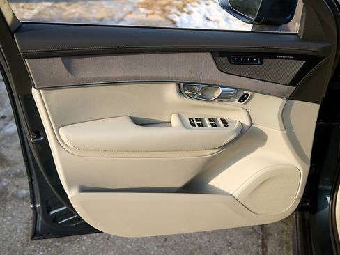 New 2026 Volvo XC90 T8 Ultra image 9