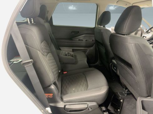 Used 2025 Nissan Pathfinder SV image 30