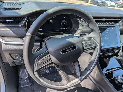 Certified 2025 Jeep Grand Cherokee Altitude RWD image 14