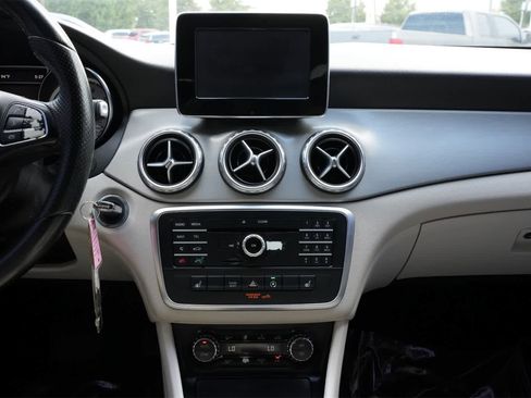 Used 2016 Mercedes-Benz GLA 250 image 12