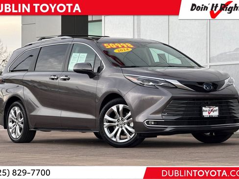 Certified 2024 Toyota Sienna Platinum image 1
