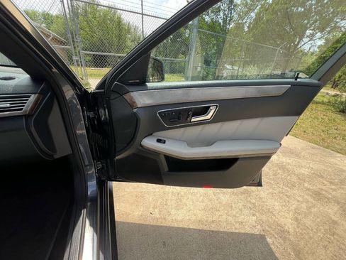 Used 2010 Mercedes-Benz E 350 Sedan image 44