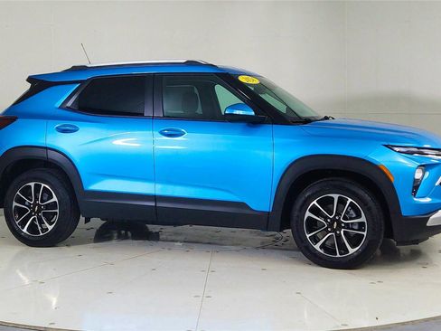 New 2026 Chevrolet TrailBlazer LT w/ LT Cold Weather Package FWD image 8