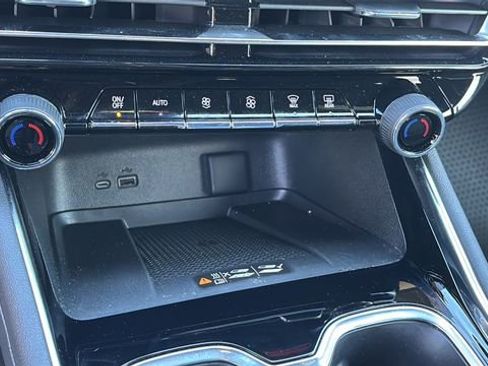 New 2025 Chevrolet Traverse LT w/ Driver Confidence Package image 29