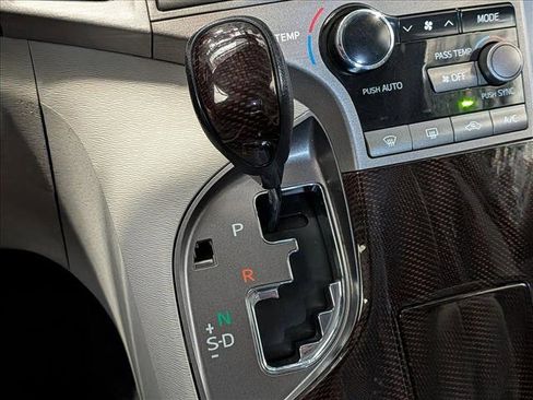 Used 2009 Toyota Venza FWD image 12