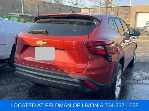 Used 2024 Chevrolet Trax LS w/ LS Convenience Package image 3