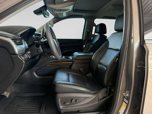 Used 2019 Chevrolet Suburban LT RWD image 15