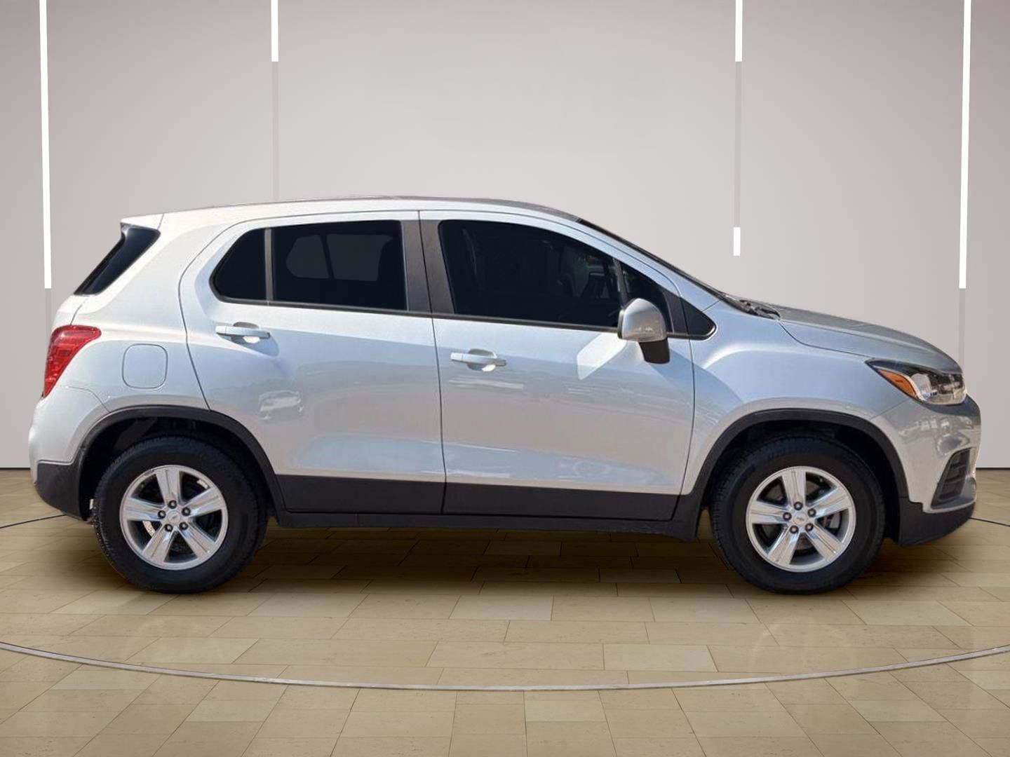 Used 2022 Chevrolet Trax LS w/ Tint and Cruise Package FWD image 8