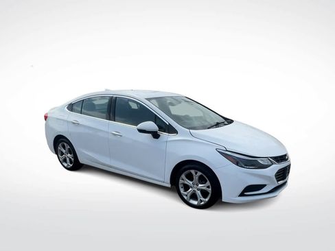 Used 2019 Chevrolet Cruze LT w/ LT Fleet Convenience Package image 2