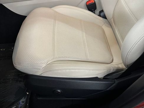 Used 2023 Mercedes-Benz GLC 300 4MATIC w/ Exclusive Trim Package image 13
